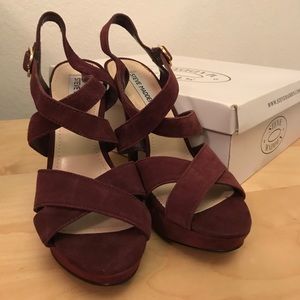 Steve Madden Tarrrah Burgundy Platform Heels